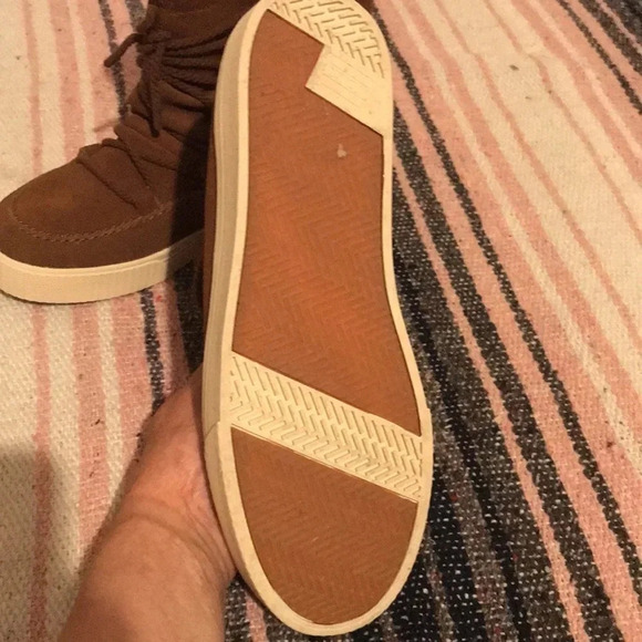 TOMS Dark Amber Faux Shearling Alpine Suede Boots - Picture 4 of 6